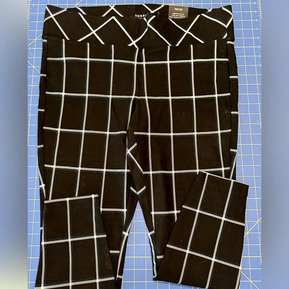 Torrid Pixie Luxe Ponte Knit Pixie Pull On Pant S… - image 1